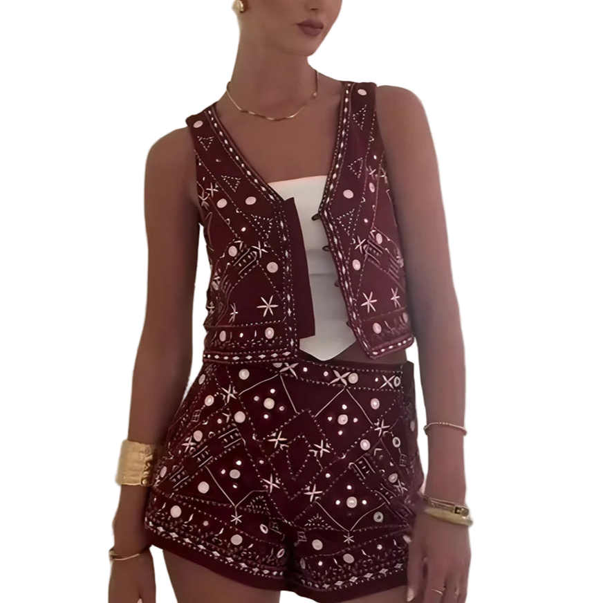 Outfit Conjunto Boho Chic de Chaleco Sin Mangas Rojo Bordado y Shorts Pierna Ancha