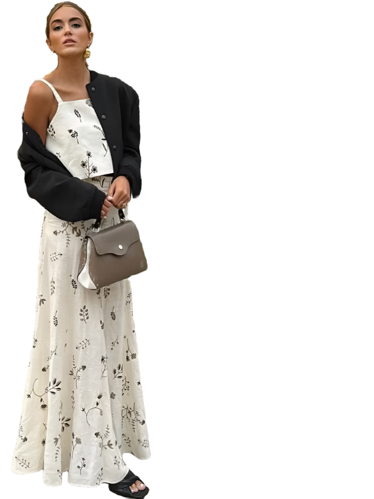 Outfit de verano con falda y top corto estampado sin mangas y falda línea A con cordón