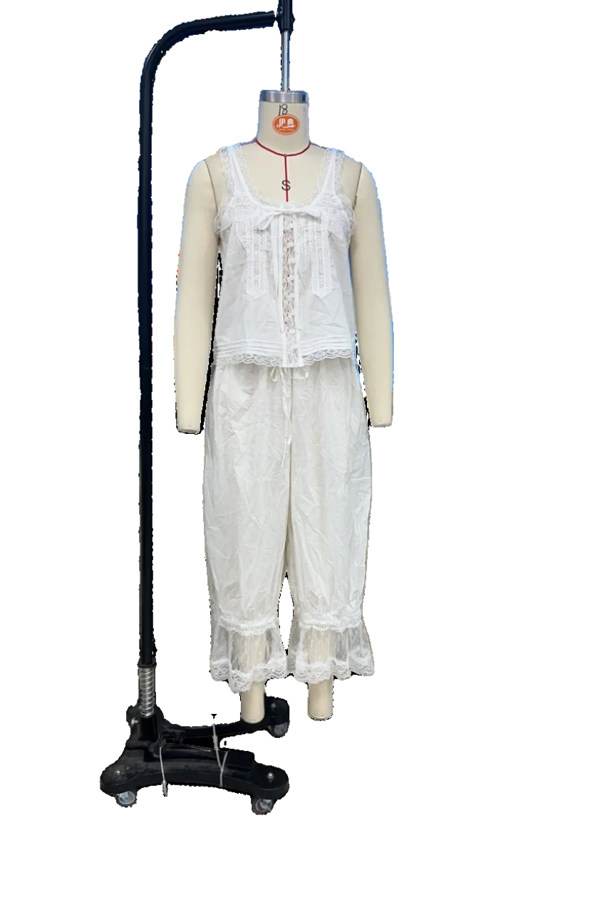Outfit conjunto boho chic vintage de blusa sin mangas con encaje y pantalón con cordón