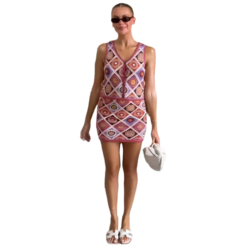 Conjunto bohemio para mujer de 2 piezas con top de tirantes en V y falda mini tejida de colores de talle alto
