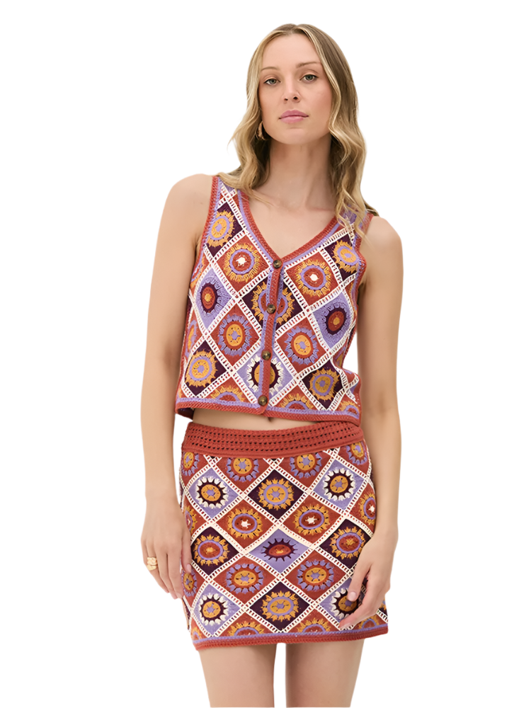 Conjunto bohemio para mujer de 2 piezas con top de tirantes en V y falda mini tejida de colores de talle alto