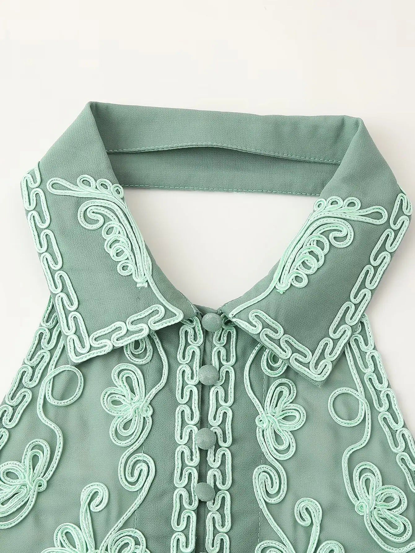 Conjunto Boho Chic de Top Halter Bordado sin Espalda y Falda
