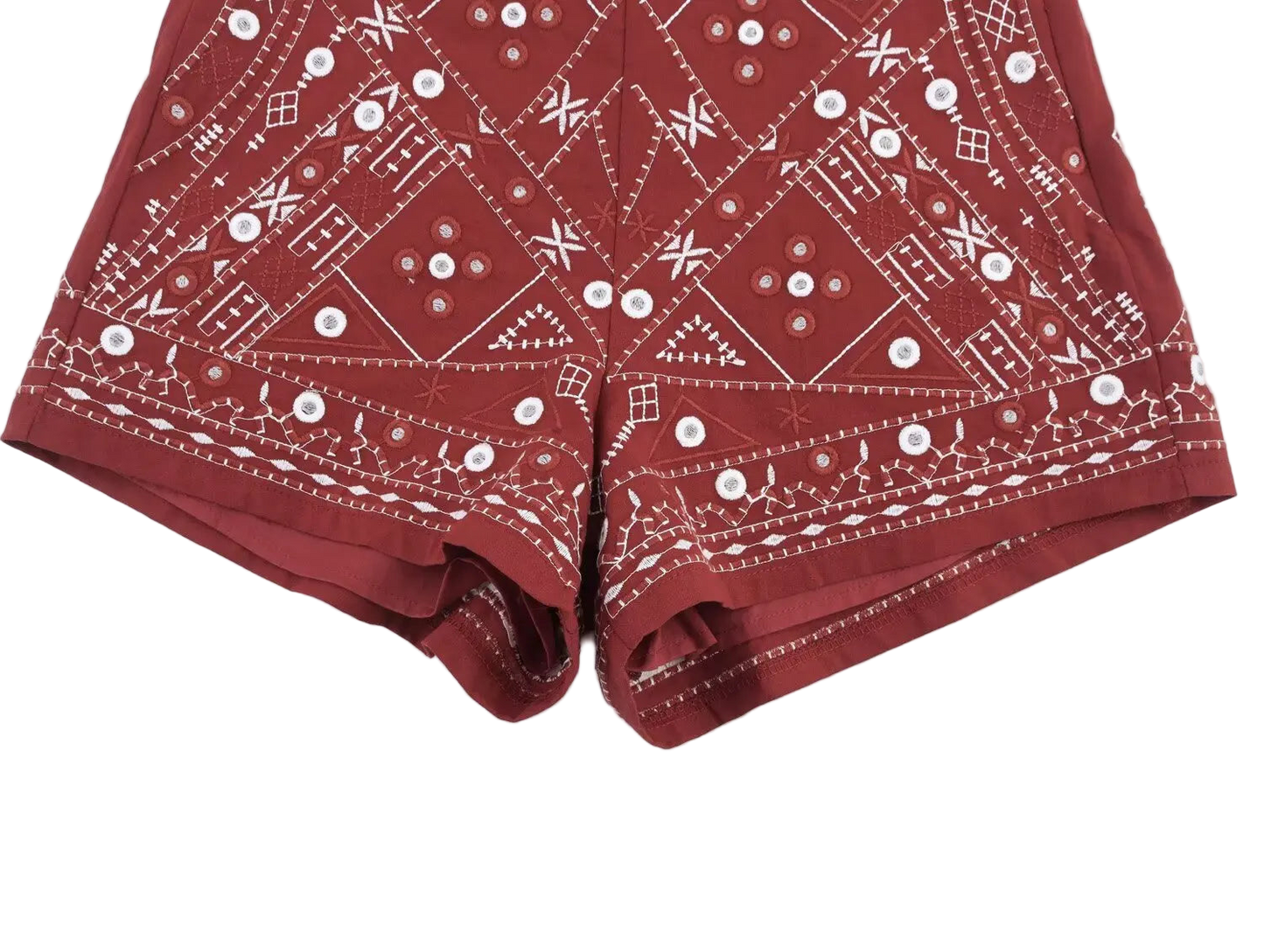 Outfit Conjunto Boho Chic de Chaleco Sin Mangas Rojo Bordado y Shorts Pierna Ancha