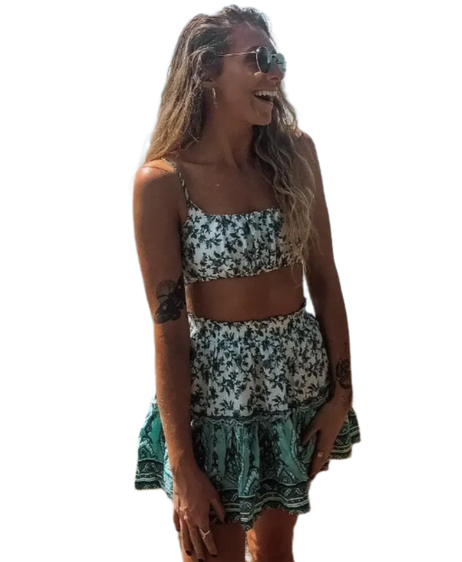 Outfit Conjunto Boho Chic de Top Verde sin Mangas con Estampado Floral y Falda Mini con Cintura Alta Elástica