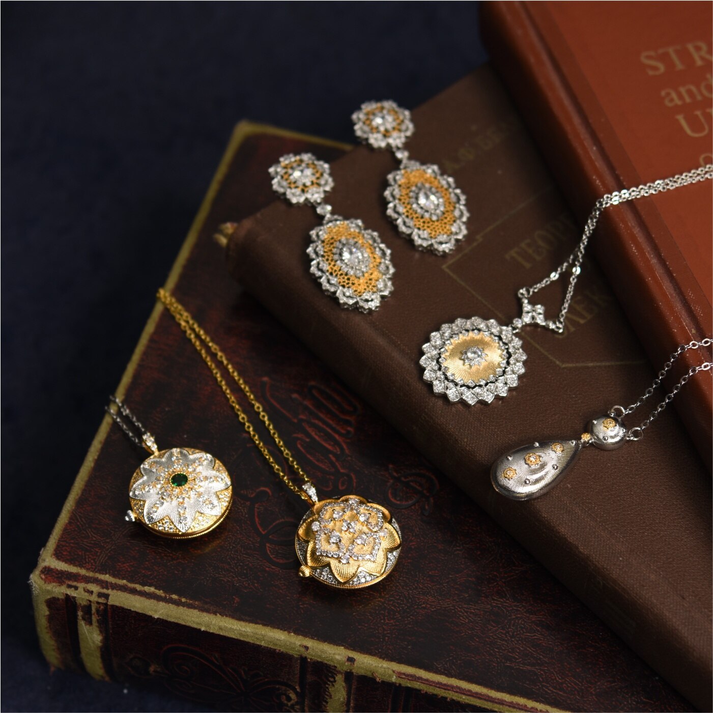 Collar de Caja de Foto Retro Europeo para Mujeres: Se Puede Abrir - Moda con Circonia y Diamante Destellante, Colgante de Rosa - Joyería Antigua