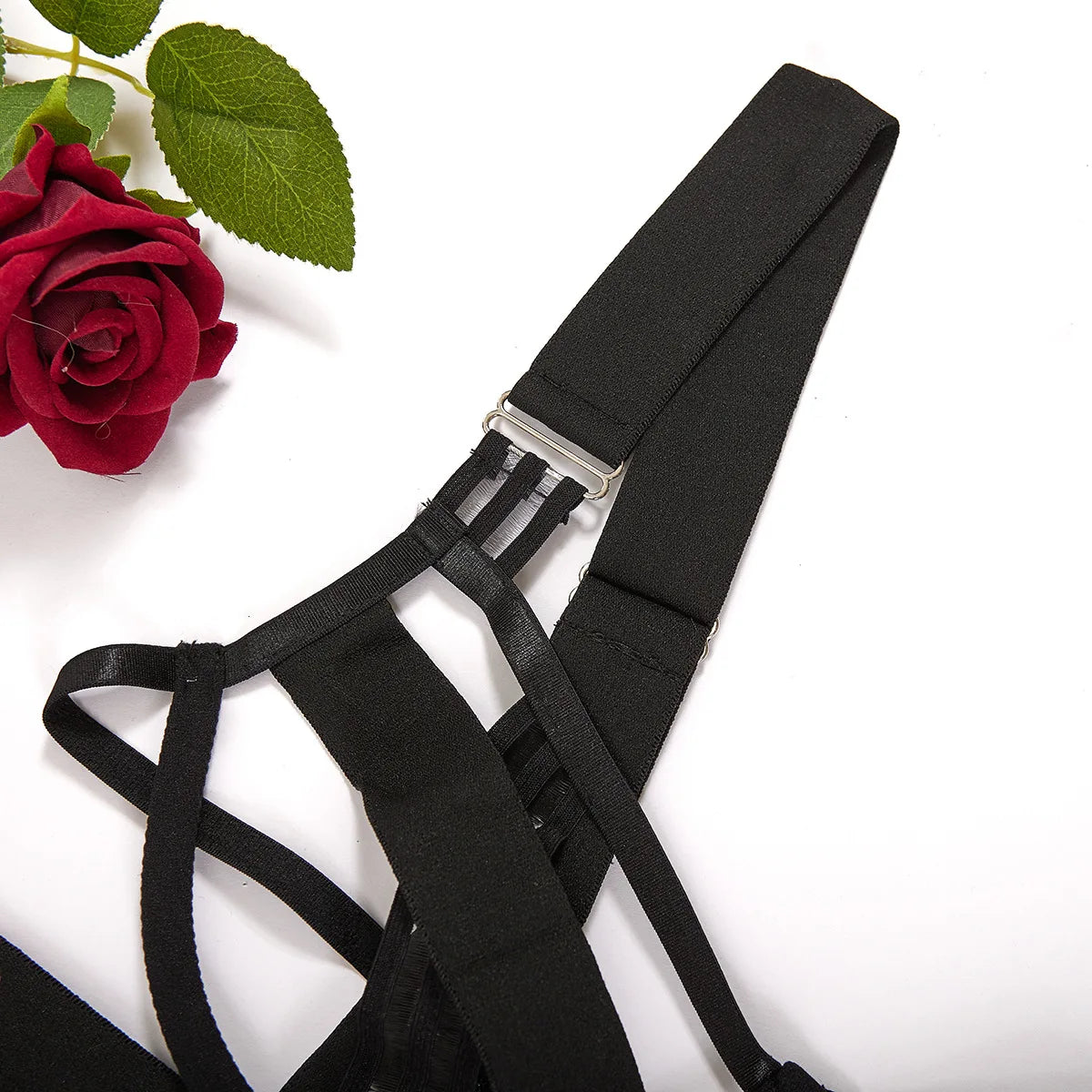Conjunto Set de Lencería Coqueta 2 piezas con diseño de tiras de estilo jumpsuit ajustado en elástico