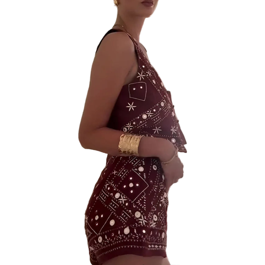 Outfit Conjunto Boho Chic de Chaleco Sin Mangas Rojo Bordado y Shorts Pierna Ancha