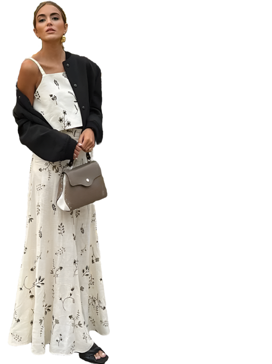 Outfit de verano con falda y top corto estampado sin mangas y falda línea A con cordón