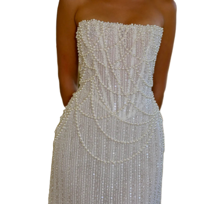 Sleeveless and strapless short evening dress with white pearls and open back