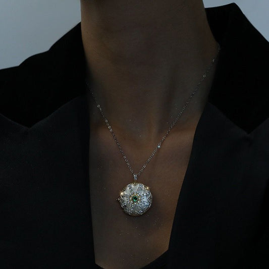 European Retro Photo Box Necklace for Women: Openable - Fashion with Zirconia and Flashing Diamond, Rose Pendant - Antique Jewelry