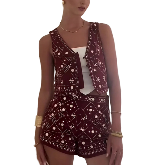 Outfit Conjunto Boho Chic de Chaleco Sin Mangas Rojo Bordado y Shorts Pierna Ancha