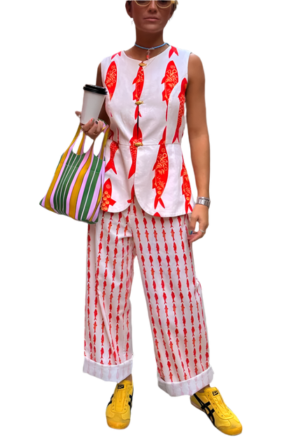 Outfit 2-piece set of red fish print round neck sleeveless top with wide-leg straight long pants