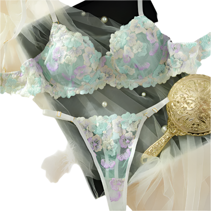 Conjunto de Lencería Elegante y Delicado con Bordado de Encaje