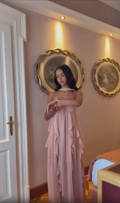 Vestido Blanco Asimétrico de Malla sin Tirantes con Volantes y Flecos