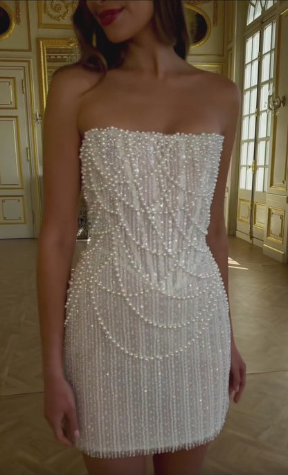 Sleeveless and strapless short evening dress with white pearls and open back